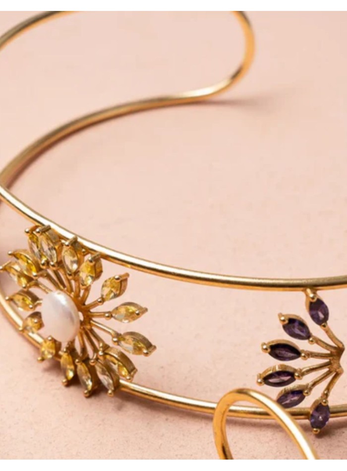 Adjustable choker with zirconia star details