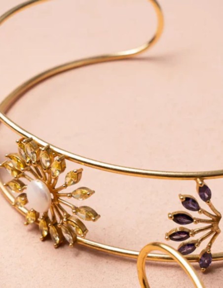 Choker ajustable con detalles de estrellas con circonitas