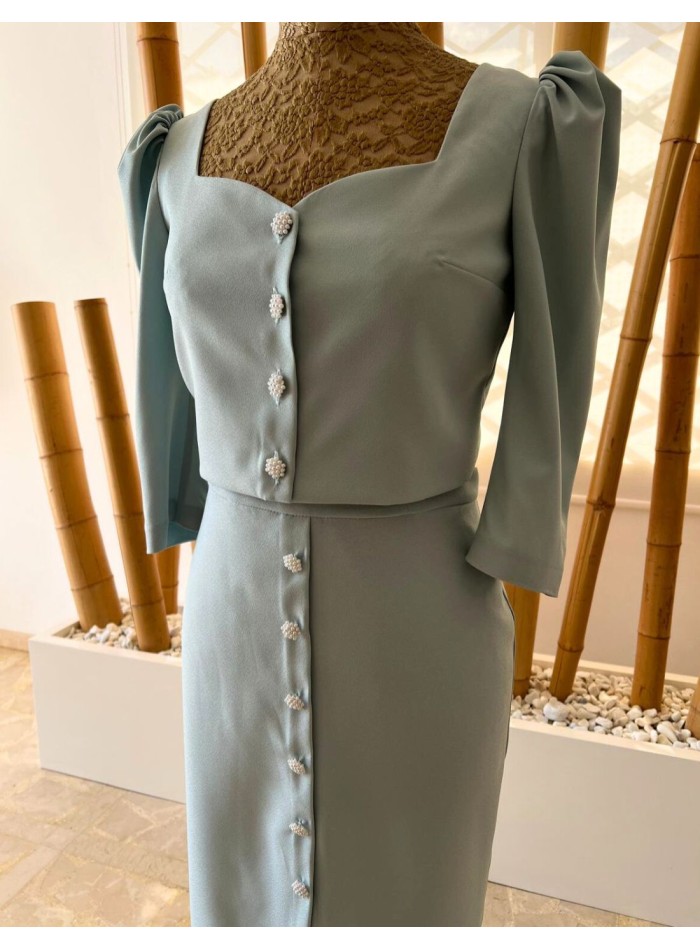 Ensemble élégant de haut et de jupe midi pour...