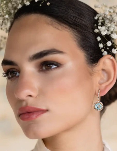 Boucles d'oreilles avec pierre centrale facettée entourée de zircons