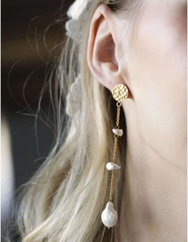 Long earrings with fine chain and pearls 2