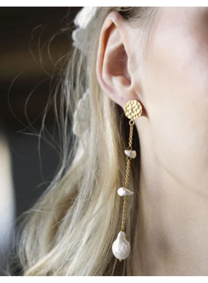 Long earrings with fine chain and pearls