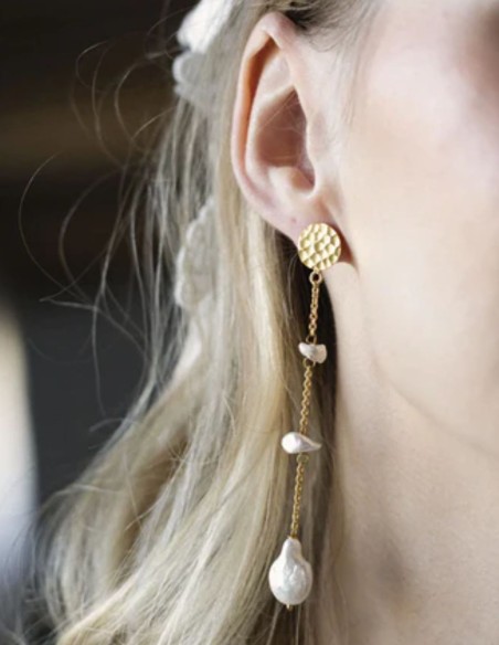 Long earrings with fine chain and pearls