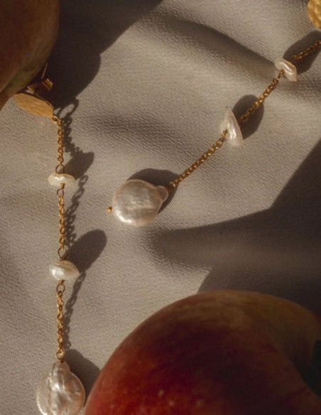 Long earrings with fine chain and pearls