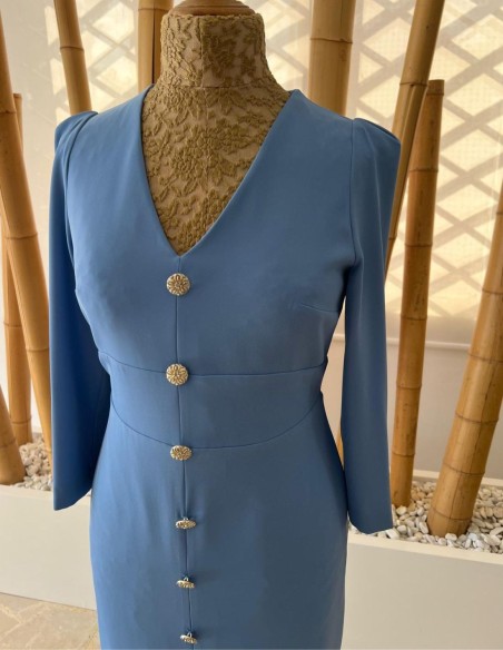 Vestido midi elegante con botones dorados y corte entallado para ocasiones especiales