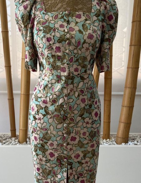 Straight cut buttoned cocktail dress with lantern sleeves