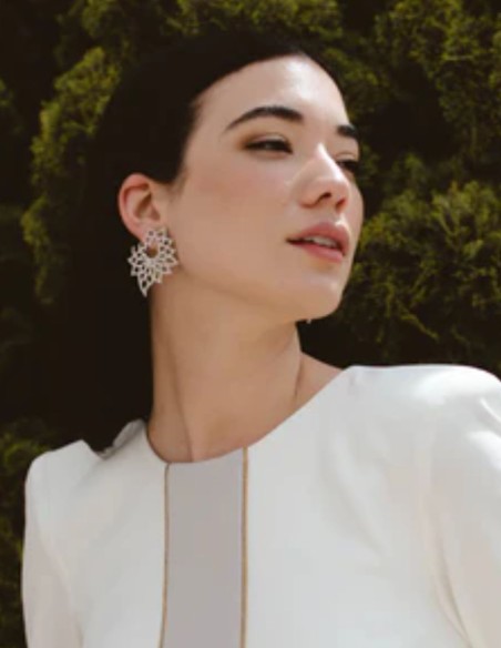 Earrings in silver with flower design with zirconia setting