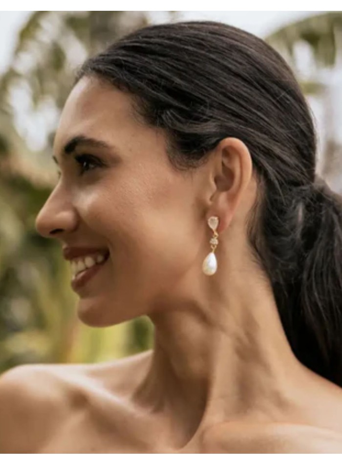 Earrings with moonstone and pearl in drop shape