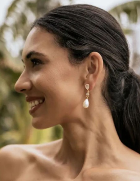 Earrings with moonstone and pearl in drop shape