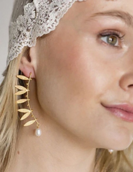Pendientes con diseño de hoja con perla