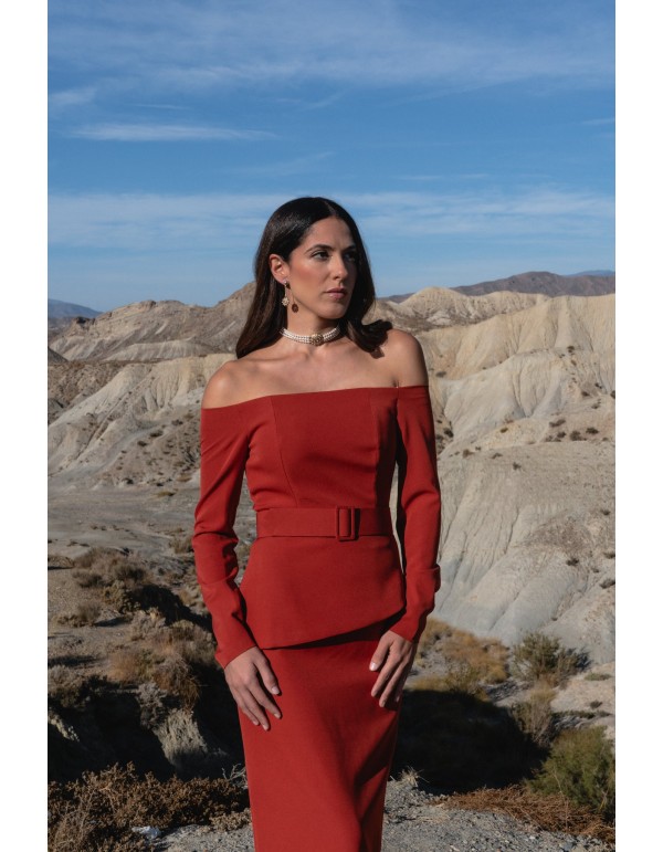 Two-piece set with asymmetrical top and straight skirt 2