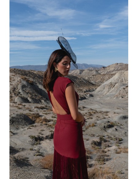 Vestido largo de crepe con espalda abierta y falda de flecos