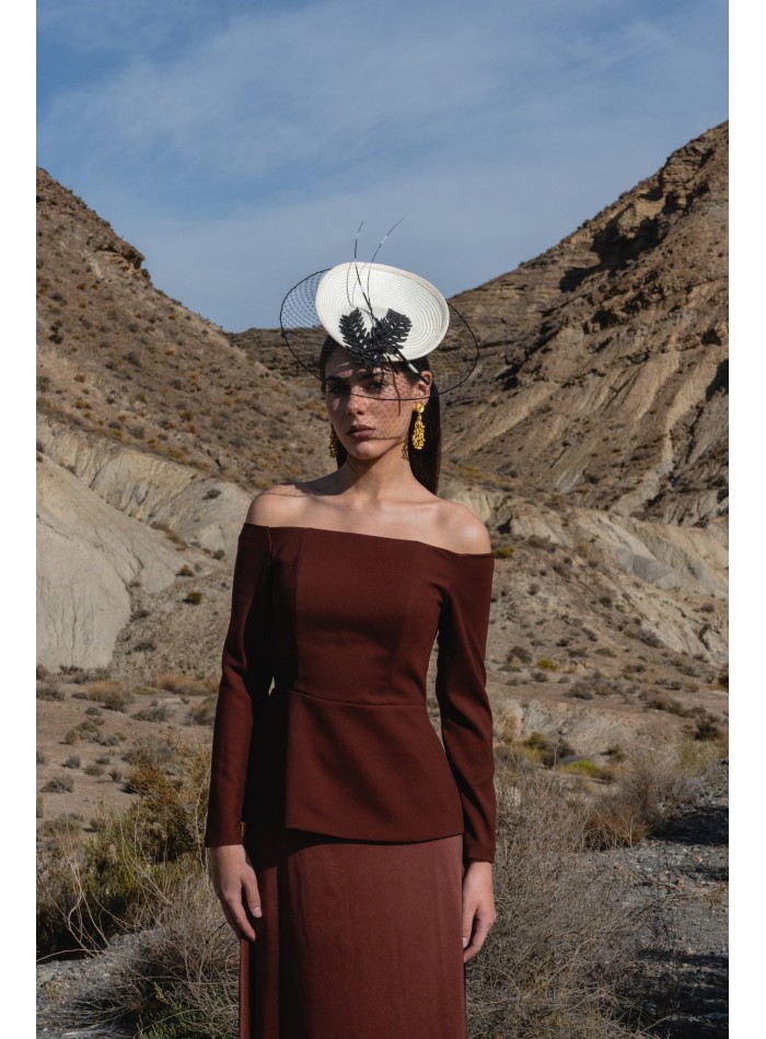 Tenue d'invité avec haut à péplum et jupe évasée