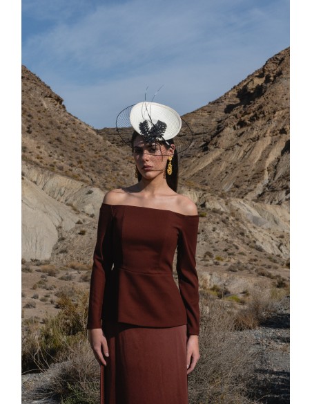 Tenue d'invité avec haut à péplum et jupe évasée