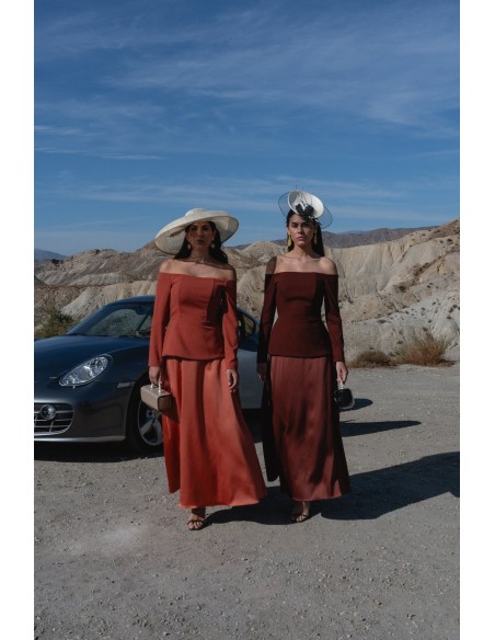 Conjunto de invitada con top peplum y falda evasé para bodas