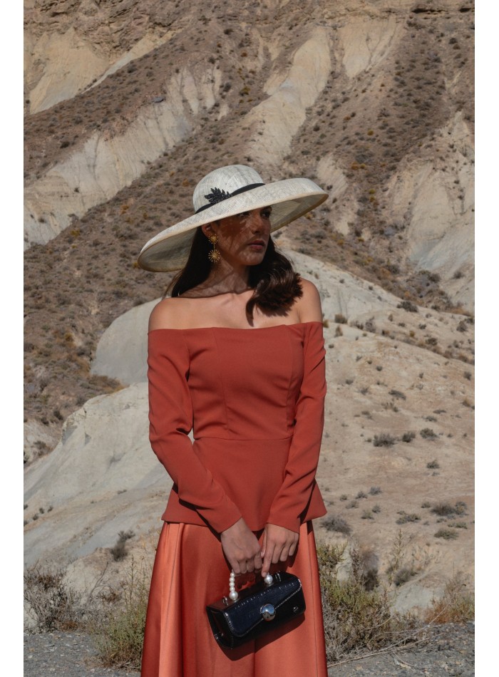 Conjunto de invitada con top peplum y falda evasé para invitada de boda