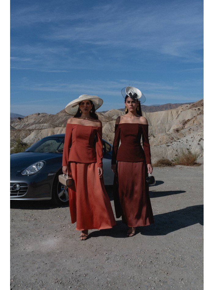 Conjunto de invitada con top escote bardot y...