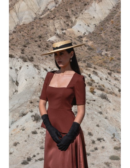 Conjunto dos piezas marrón con top y falda evasé satinada