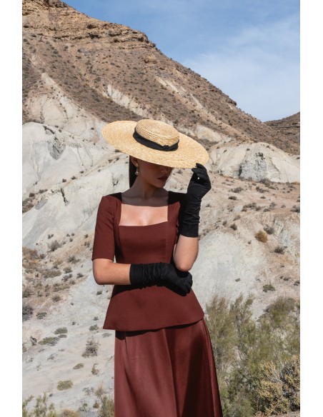 Conjunto dos piezas marrón con top y falda evasé satinada