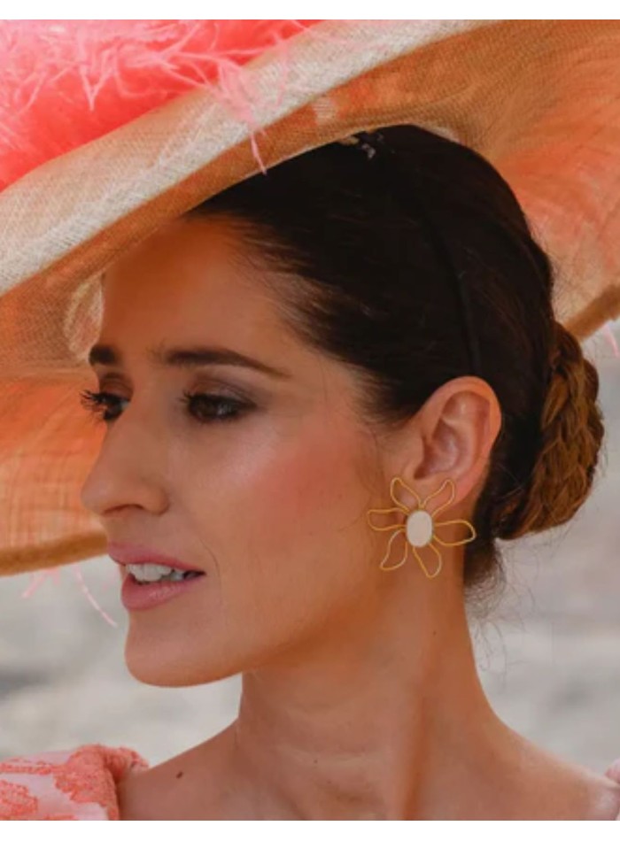 Pendientes con diseño de flor con piedra central