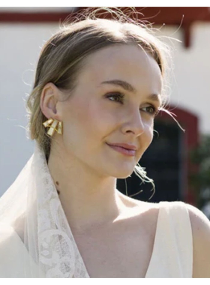 Earrings with three elongated mother-of-pearl...