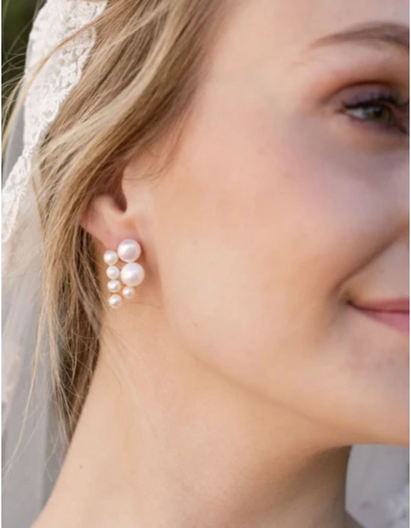 Petites boucles d'oreilles avec deux colonnes de perles 2