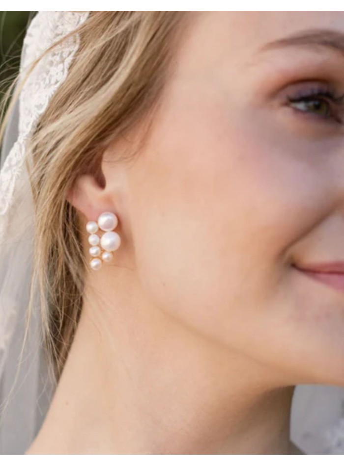 Pendientes pequeños con dos columnas de perlas