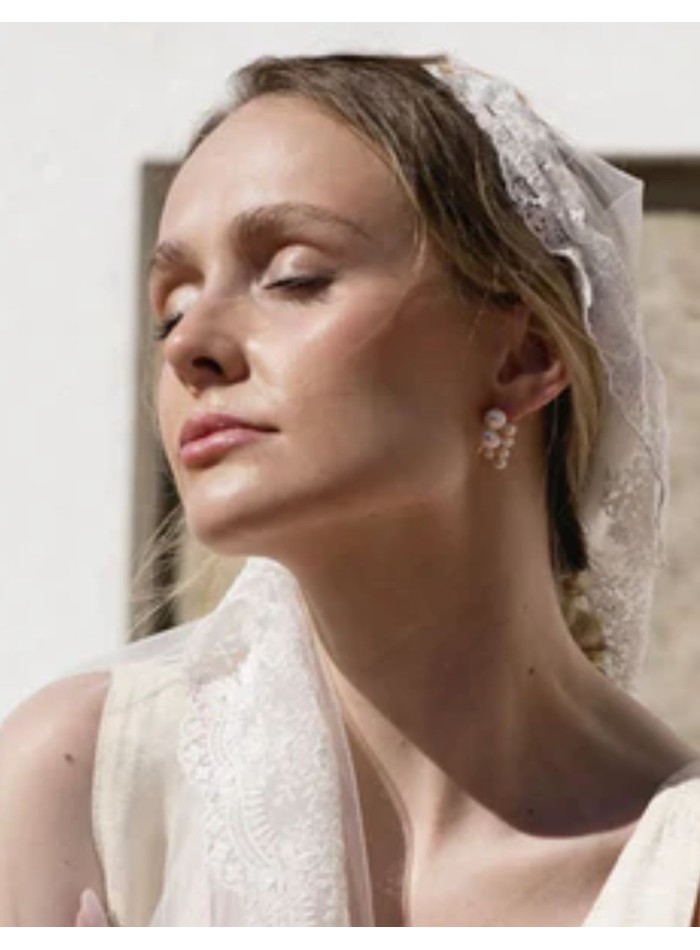 Small earrings with two columns of pearls