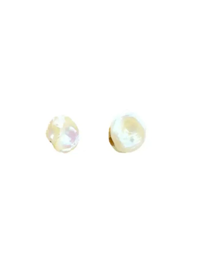 Petites boucles d'oreilles en perles plates