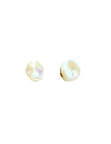 Small pearl earrings with flat design