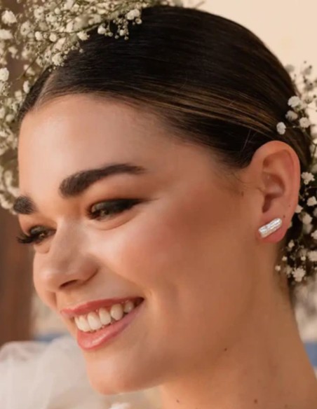 Small elongated pearl earrings