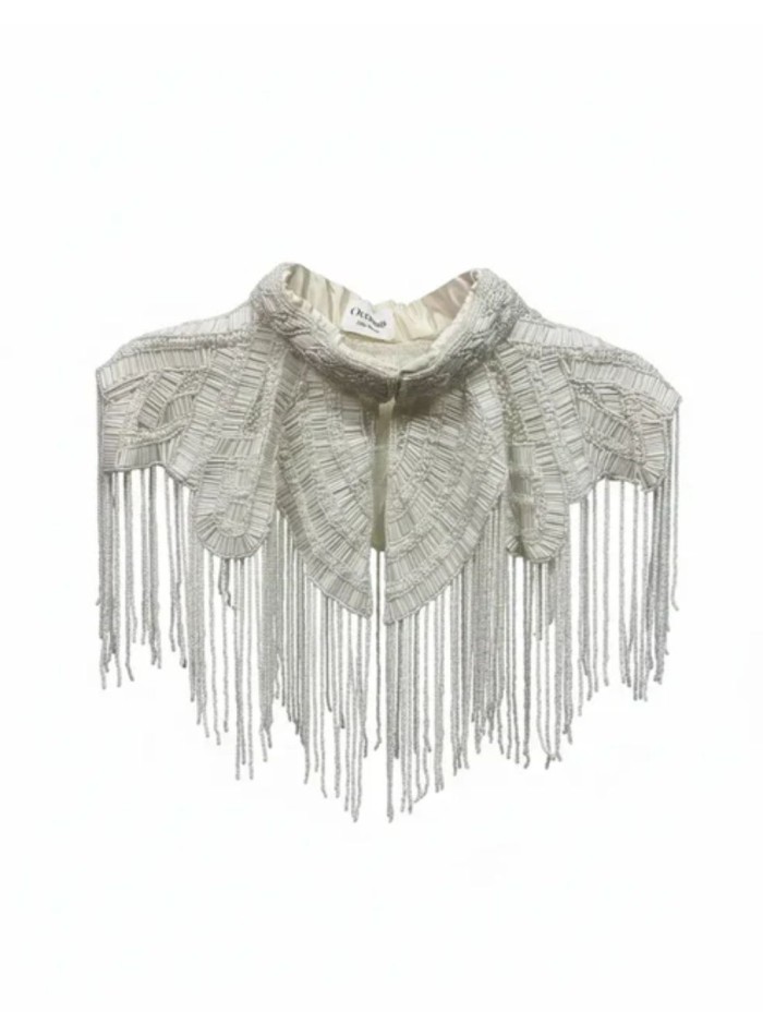 Capa de novia con bordado de cuentas en líneas delicadas para combinar