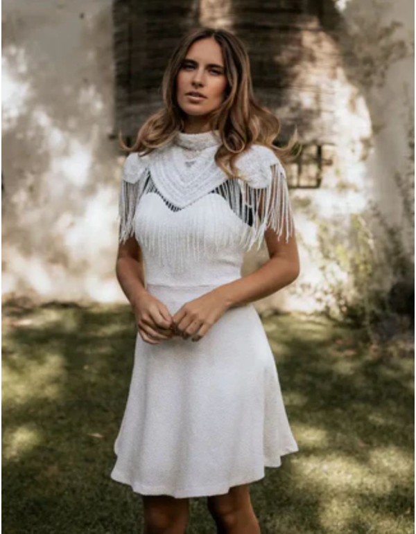 Cape de mariée avec broderie perlée aux lignes délicates 2