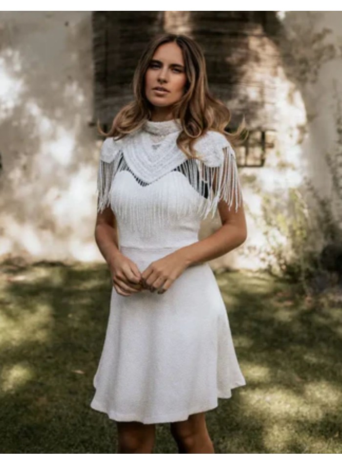 Cape de mariée avec broderie perlée aux lignes...