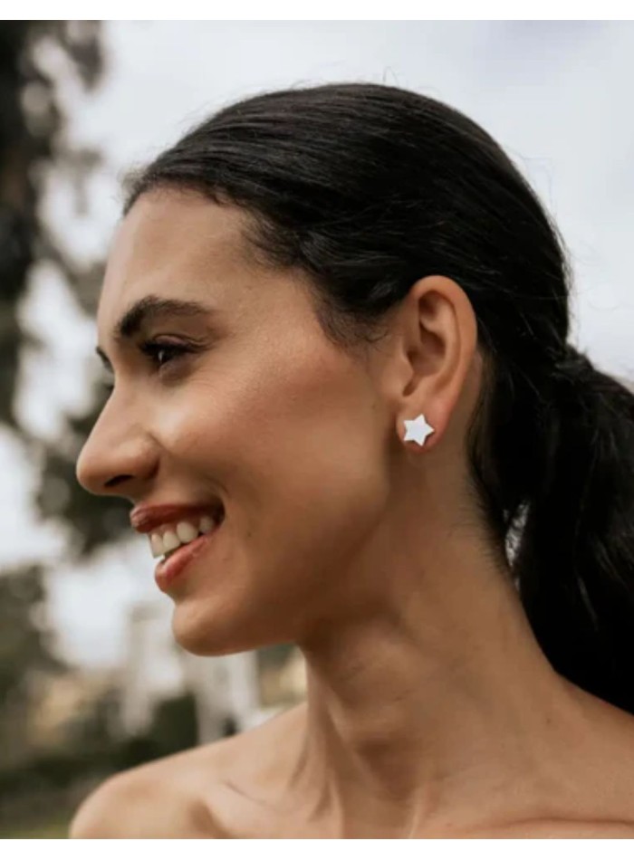 Petites boucles d'oreilles étoile en nacre