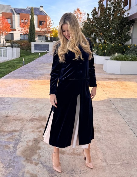 Velvet kimono with button details