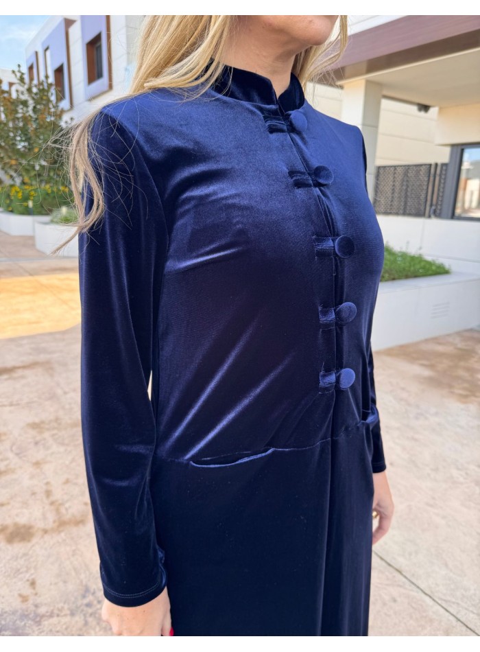 Velvet kimono with button details