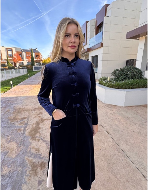 Velvet kimono with button details