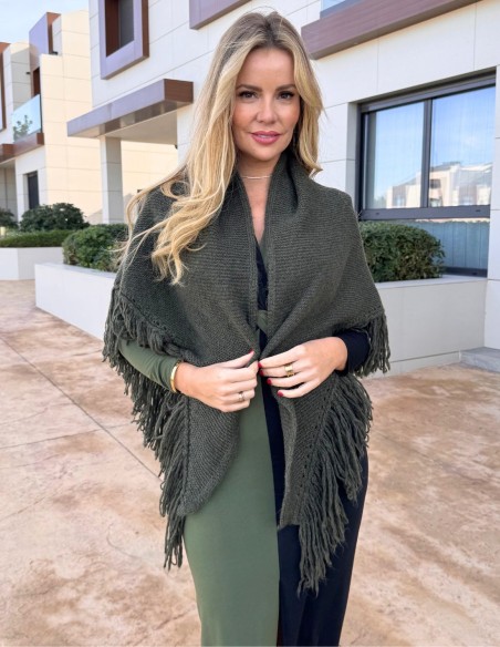 Poncho con flecos para invitada verde cacería