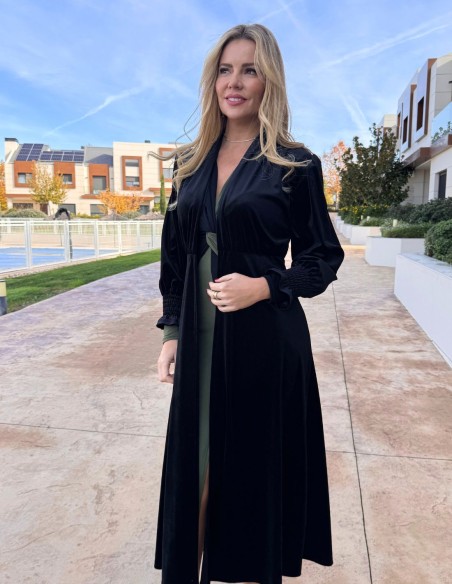 Kimono de terciopelo negro para invitada