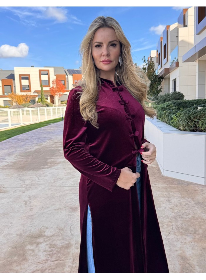 Velvet kimono with maroon button details