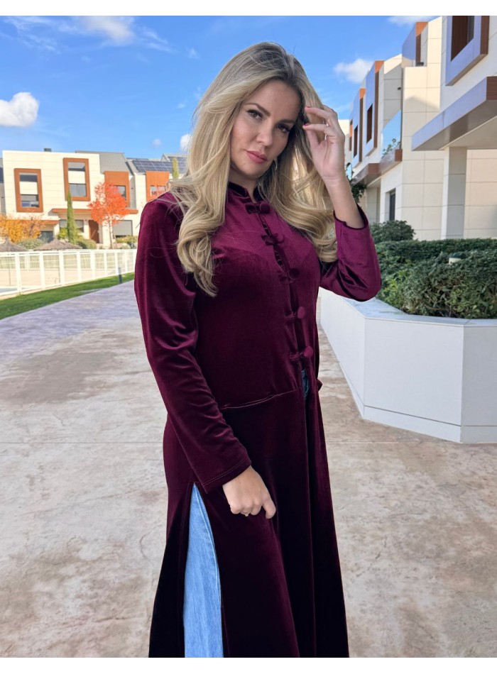 Velvet kimono with maroon button details