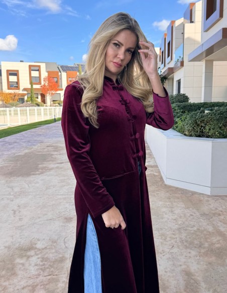 Velvet kimono with maroon button details