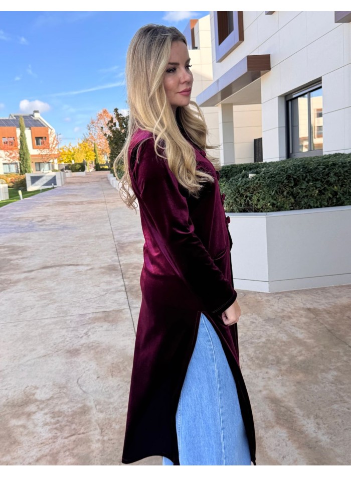 Velvet kimono with maroon button details