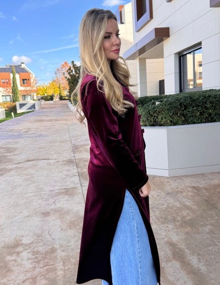 Velvet kimono with maroon button details