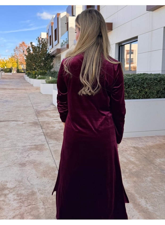 Velvet kimono with maroon button details