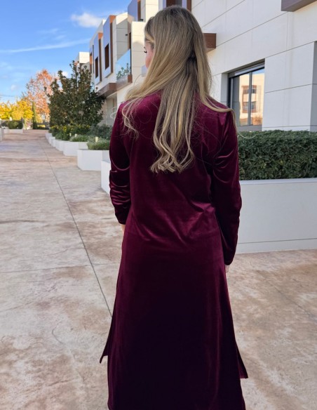 Velvet kimono with maroon button details