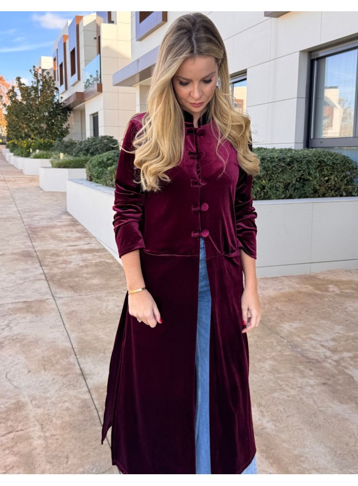 Velvet kimono with maroon button details