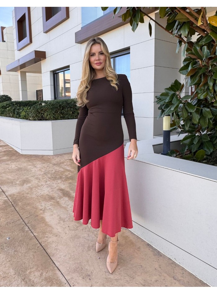 Vestido midi marrón bicolor con bajo de volante