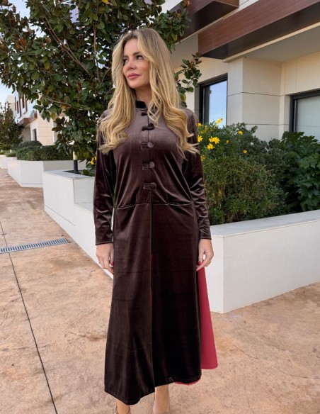 Velvet kimono with brown button details